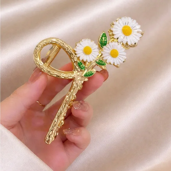 Gold Floral Daisy Hair Claw - Picture 3 of 8